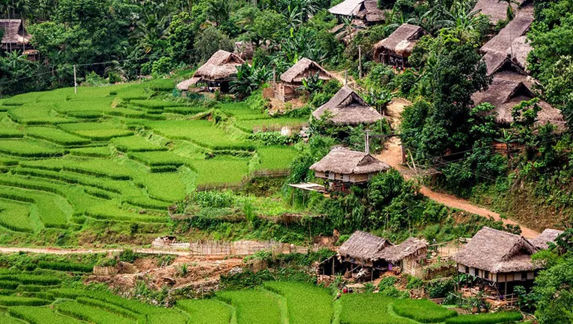 hill-tribe-village-of-Kho-Muong